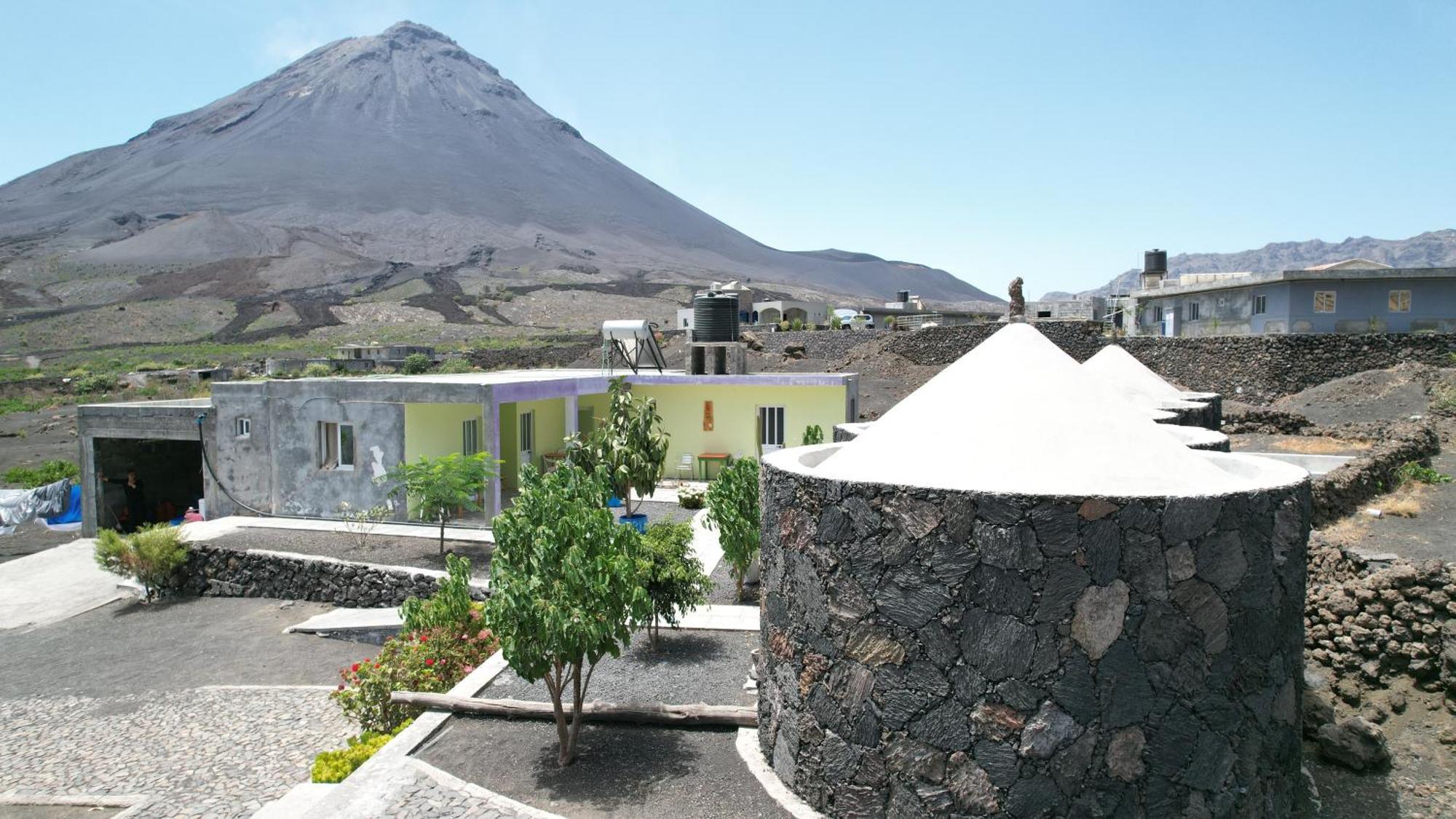 Casa Helena Hotel Portela Exterior photo