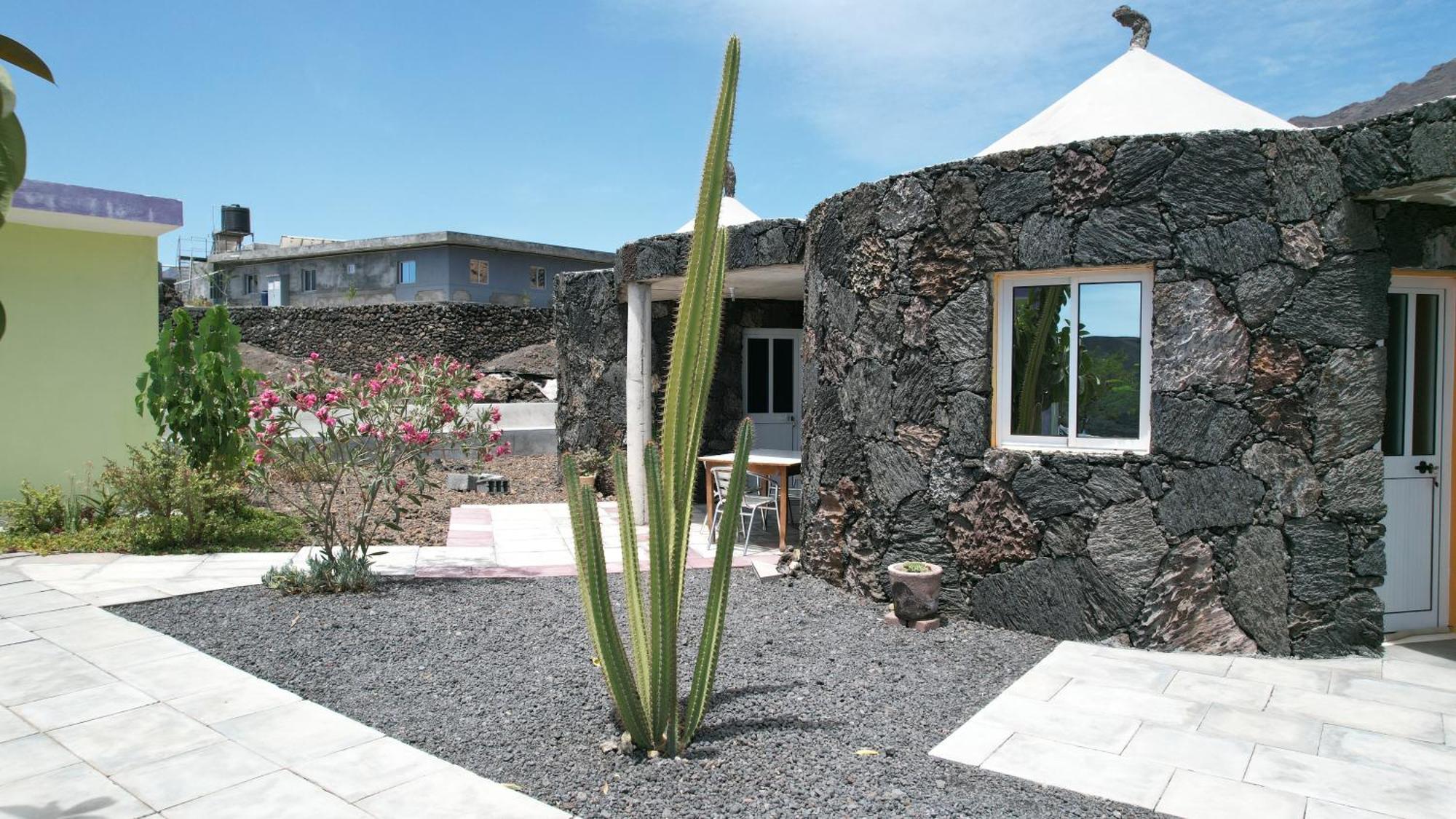 Casa Helena Hotel Portela Exterior photo